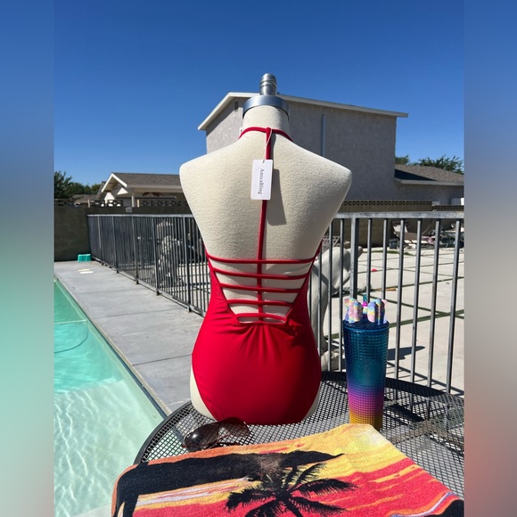 🔥🔥One Piece Red Swimsuit - Picture 3 of 7